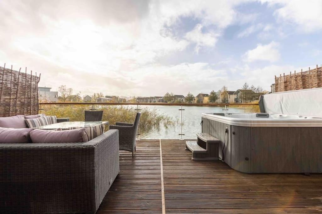 Вилла Otters Holt Somerford Keynes Экстерьер фото