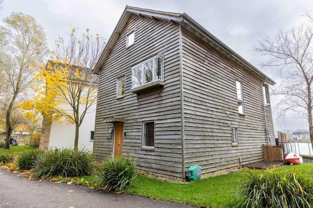 Вилла Otters Holt Somerford Keynes Экстерьер фото